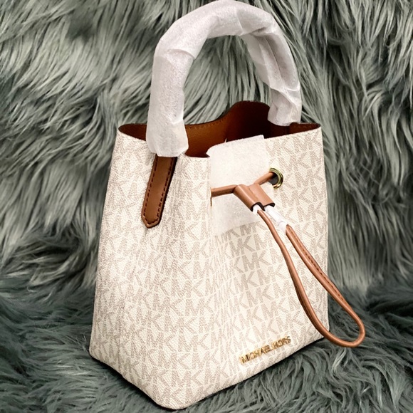 Michael Kors bucket bags - Picture 1 of 2